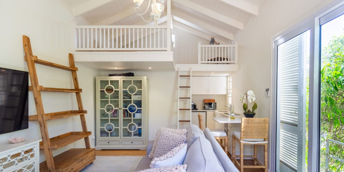 Kitchenette and lounge